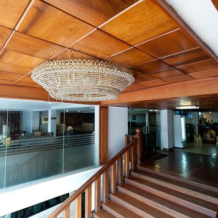 Circuit Hotel & Cafe - Nana Hotel Phnom Penh Exterior photo