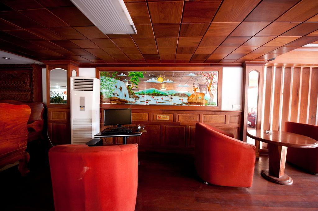 Circuit Hotel & Cafe - Nana Hotel Phnom Penh Exterior photo