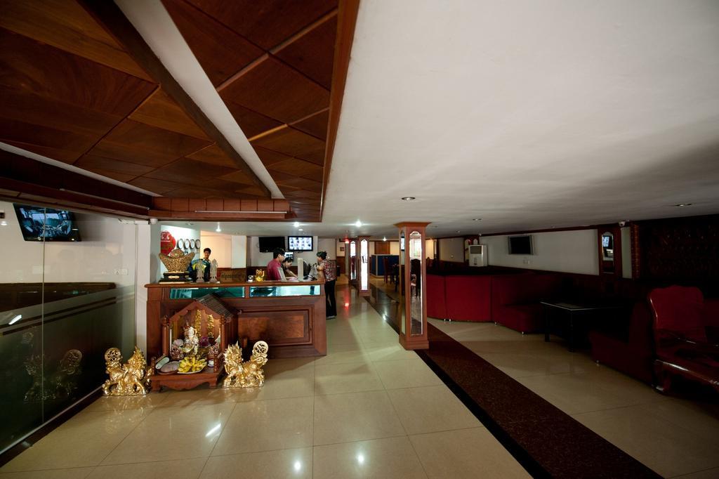 Circuit Hotel & Cafe - Nana Hotel Phnom Penh Exterior photo