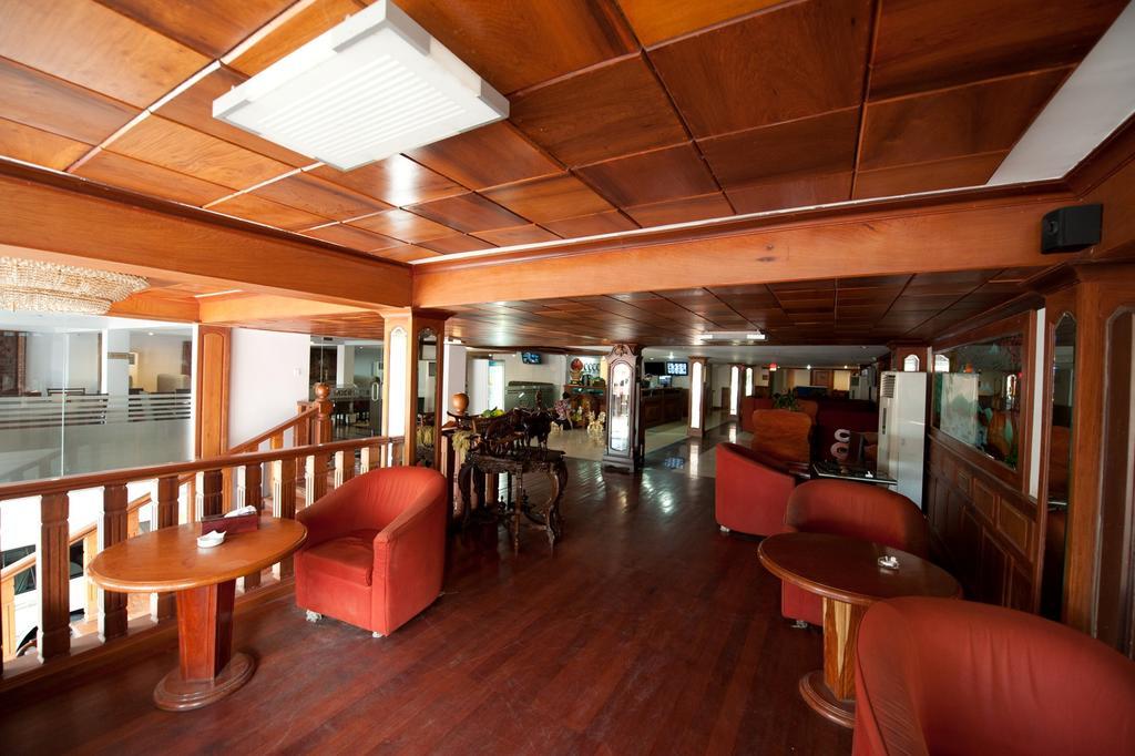 Circuit Hotel & Cafe - Nana Hotel Phnom Penh Exterior photo