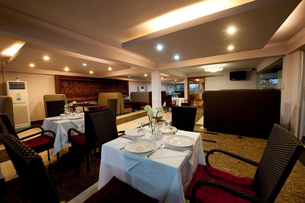 Circuit Hotel & Cafe - Nana Hotel Phnom Penh Exterior photo
